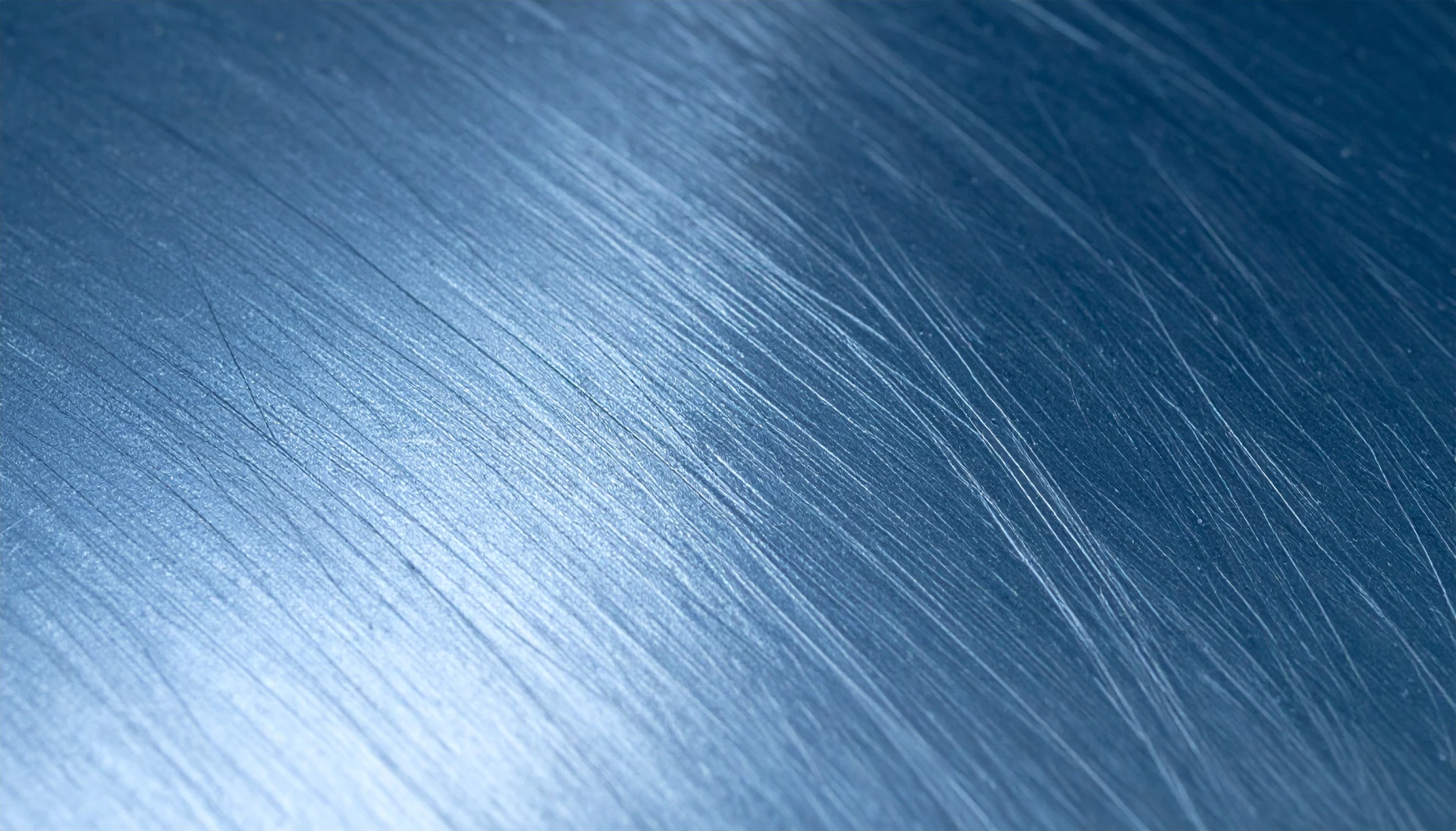 260126_CERTANIA_CIA_AI_closeup_polished_metal_surface_with_uniform_scratch_pattern