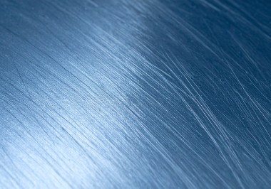 260126_CERTANIA_CIA_AI_closeup_polished_metal_surface_with_uniform_scratch_pattern