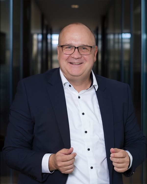 certania_mathias_blank certania_mathias_blank