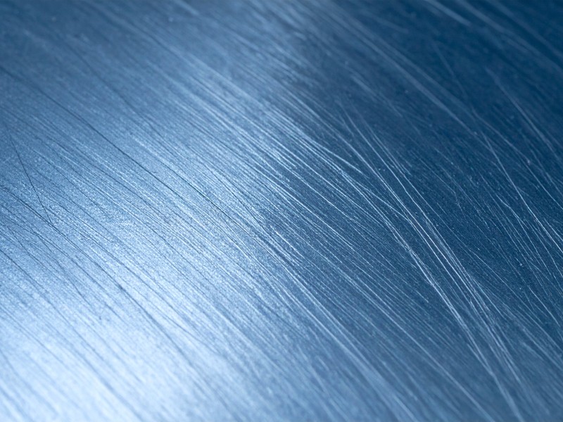 260126_CERTANIA_CIA_AI_closeup_polished_metal_surface_with_uniform_scratch_pattern